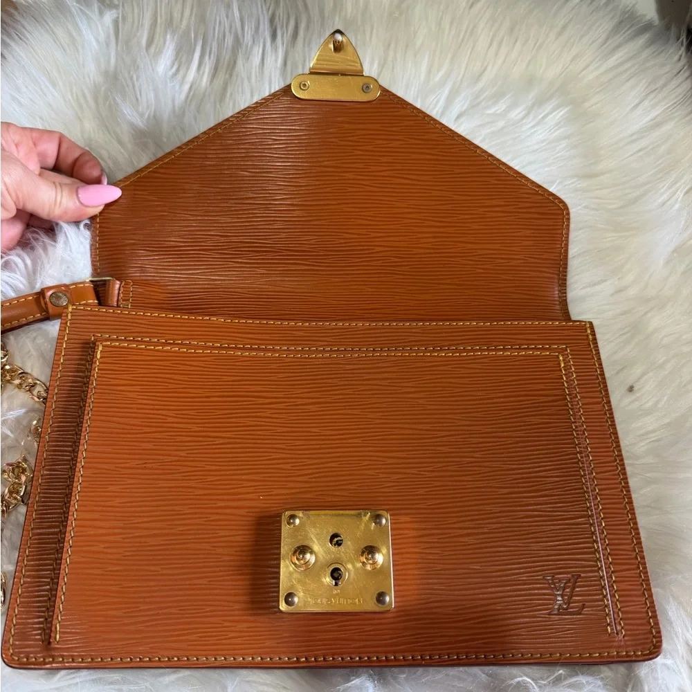 Louis Vuitton Epic‎ Seller Dragonne Clutch
